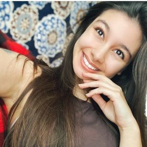 Meet your Posher, Kira